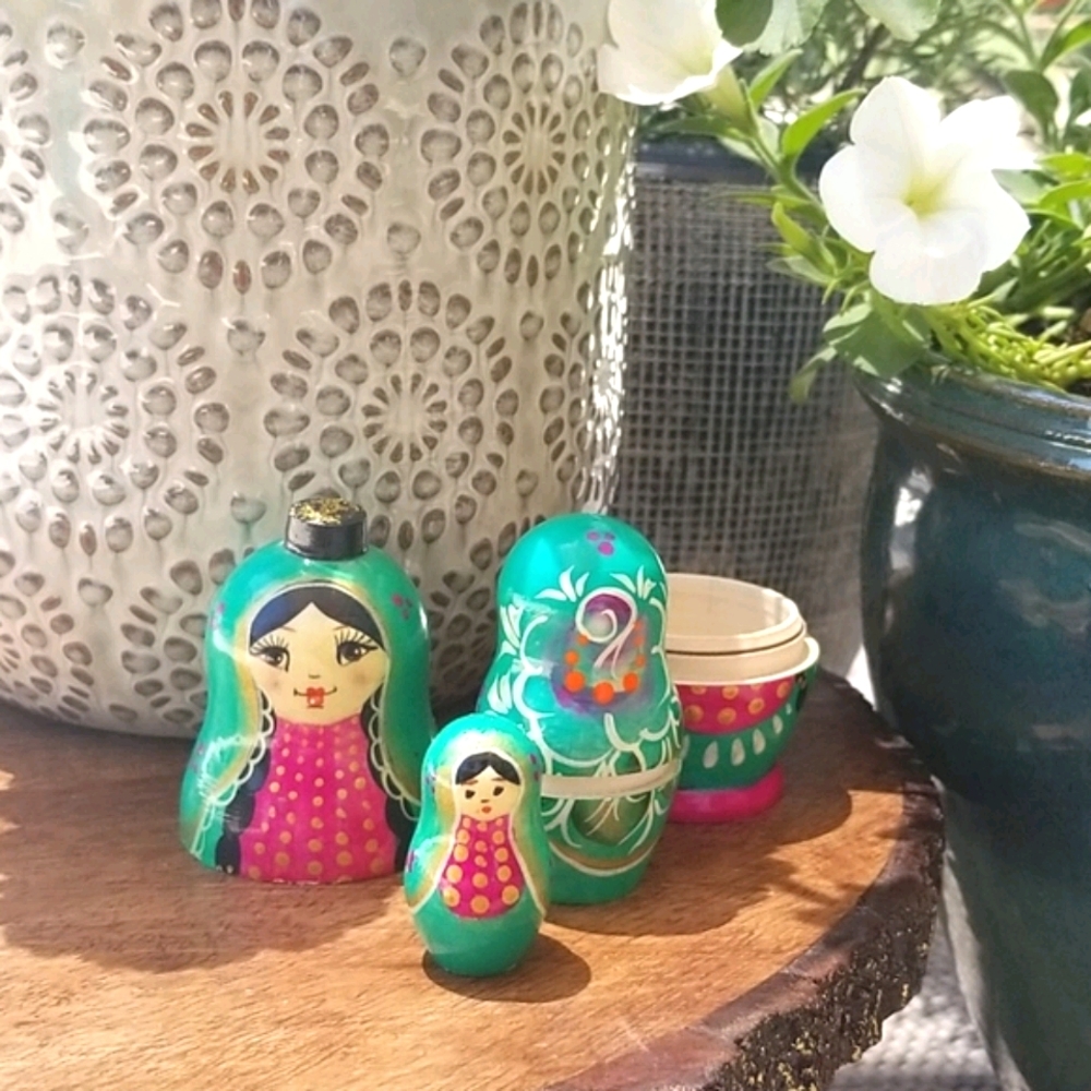 ORIGINAL RUSSIAN NESTING DOLLS - Picture 5 of 9